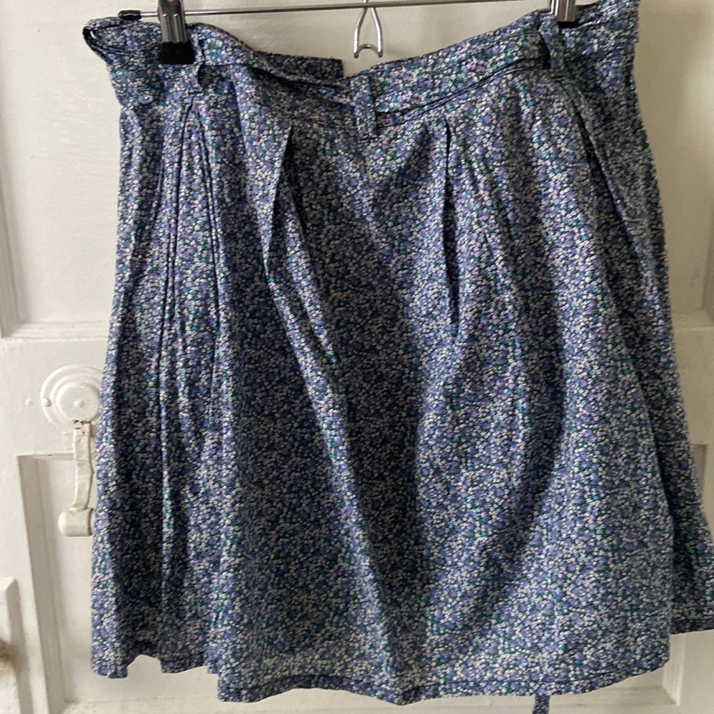 Gently used Gap skirt - Picture 3 of 5